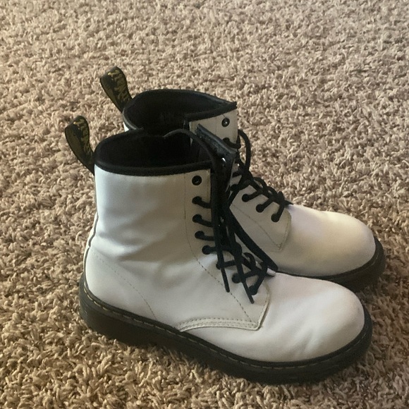 COPY - WOMENS SIZE 6 DR MARTENS BRAND NEW NEVER WORN PERFECT CONDITION - Picture 2 of 5